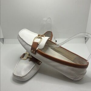 ANN KLEIN IFLEX AKGREATER LOAFERS WHITE SIZE 8.5 M/ LEATHER/ GOLD HARDWARE